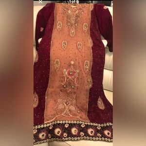 Pakistani Two piece Embroidered A line Kameez and dupatta dress.Size small.